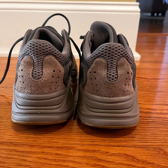 Adidas Yeezy Boost 700 V1 Mauve, Men’s size 10 - Picture 4 of 9